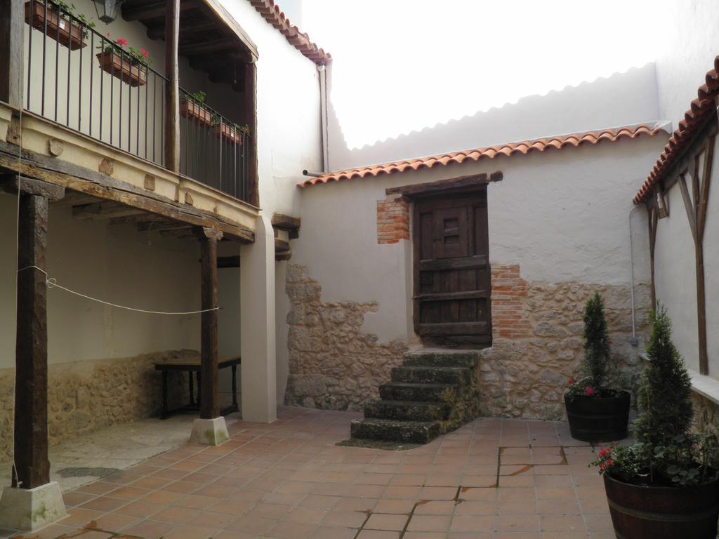 Apartamentos Turisticos Peñafiel エクステリア 写真